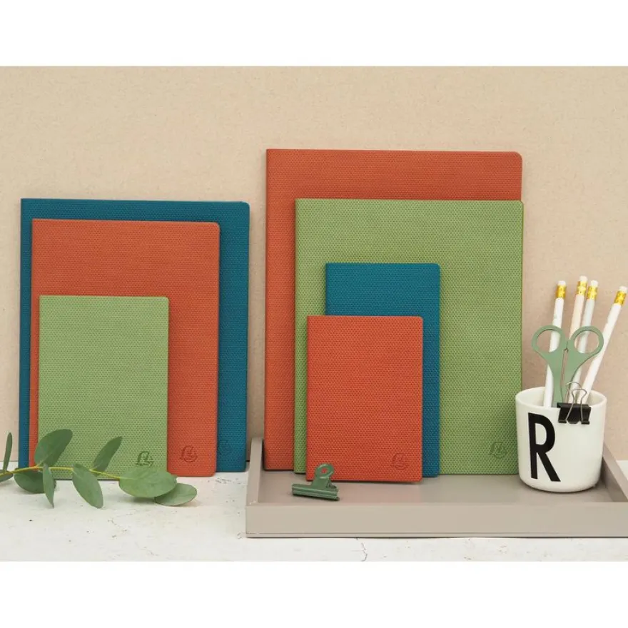 Agenda de poche Canvas - 1 semaine sur 2 pages - 9 x 13 cm - disponible dans différentes couleurs - Exacompta