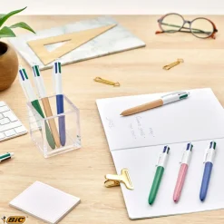 BIC 4 Couleurs Bois - Stylo à bille 4 couleurs effet bois - disponible dans différentes couleurs