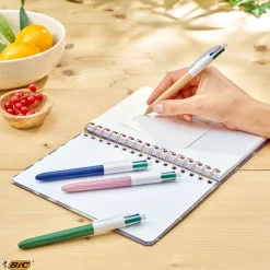 BIC 4 Couleurs Bois - Stylo à bille 4 couleurs effet bois - disponible dans différentes couleurs