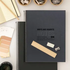 Notebook Eco Design, Carton recyclé, A5, quadrillage 5x5 mm, 120 feuilles de 4 couleurs, Miquelrius, Noir.