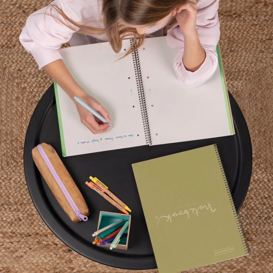 Notebook Eco Emotions, Carton recyclé, A4, quadrillage 5x5 mm, 80 feuilles de 1 couleur, Miquelrius, Vert.