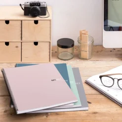 Notebook The Original, Couverture rigide, A4, lignes horizontales, 80 feuilles de 1 couleur, Miquelrius, Grafit.