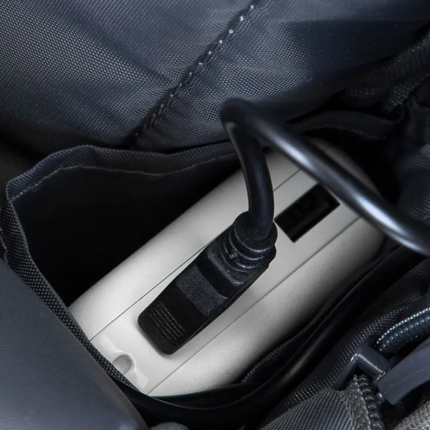 RIVACASE Prater - Sac à dos connecté pour ordinateur portable 15,6" - gris/bleu nuit