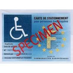 Support adhésif pour carte de stationnement destinée aux personnes handicapées