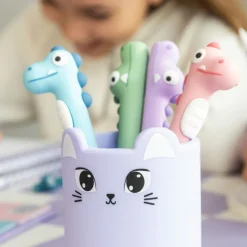 Un crocodile dans la trousse Stylo fantaisie crocodile vert pour motiver les enfants à écrire - Back2Fun.